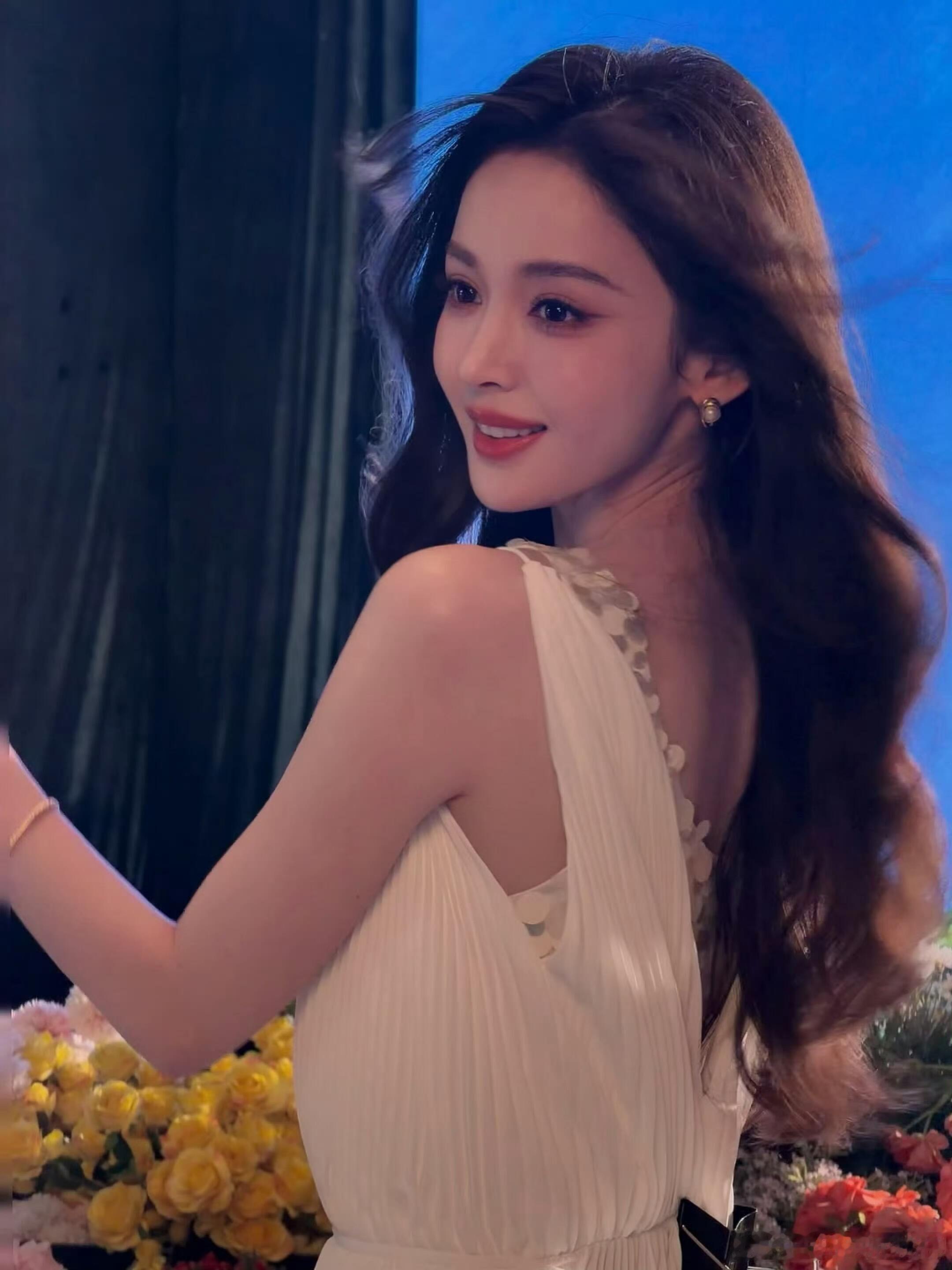 娜扎这张脸免检 