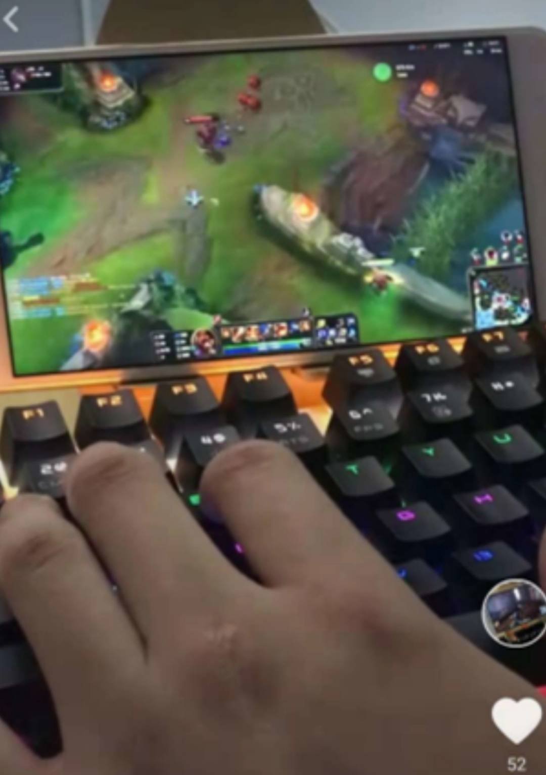 真正打游戏的玩家感觉是很弱势的群体。厂家会PUA你，说没有我们做游戏你还能玩什么