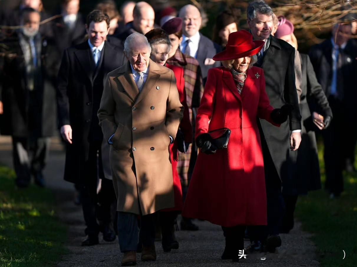昨天一大家子人出席了圣诞节礼拜，一年一次，每年都能看到威尔士三宝的变化，今年依旧