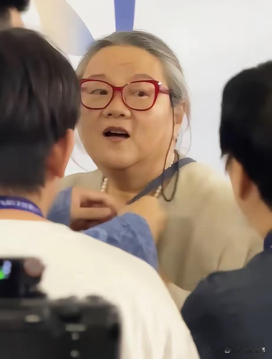 当年时髦又亮眼，如今都老成这样了。