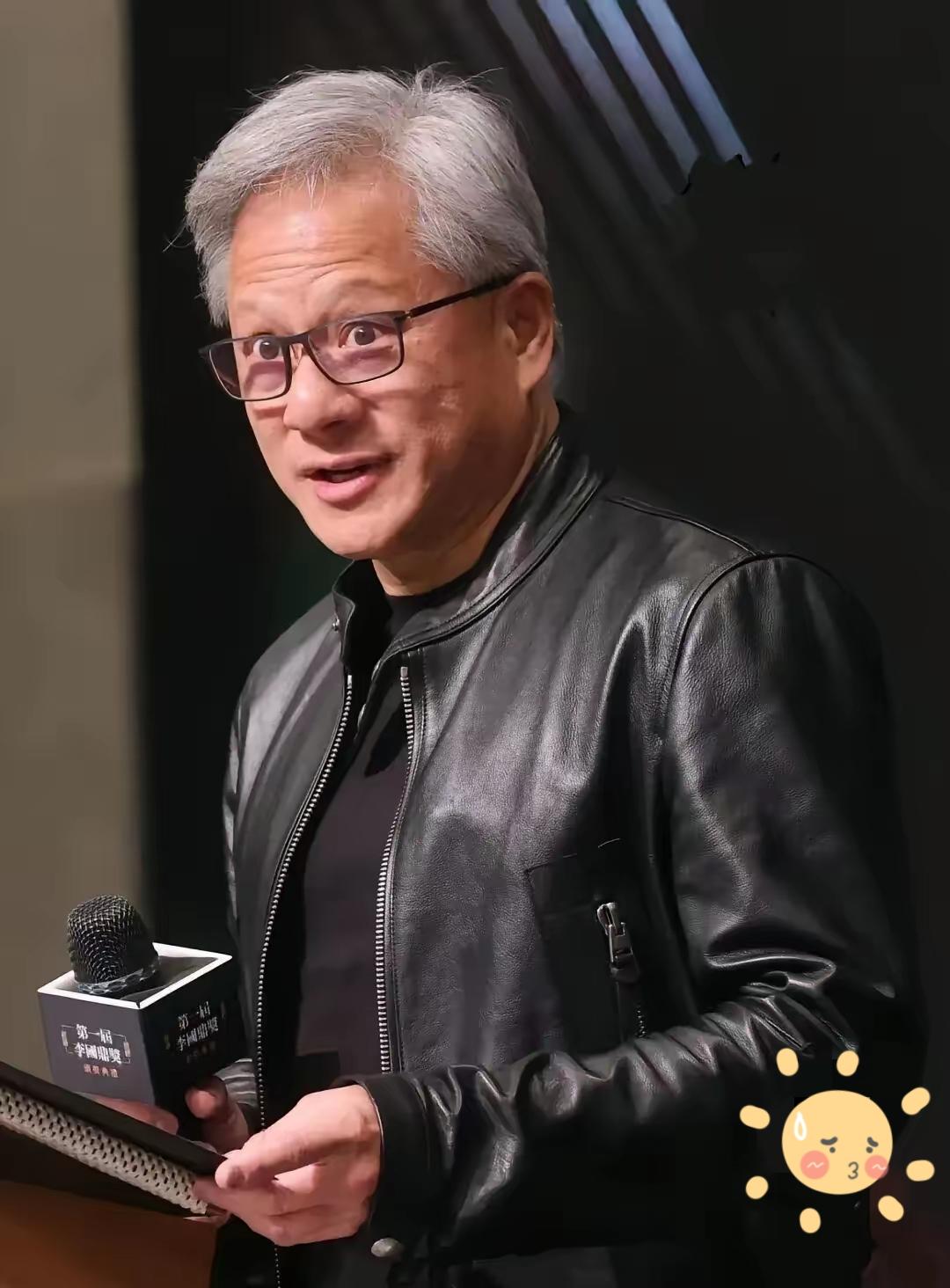 黄仁勋签名的首片Blackwell诞生！

英伟达创始人黄仁勋10月18日飞赴美