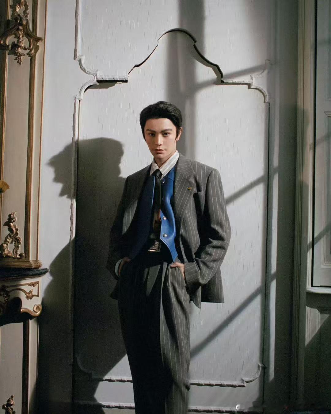 丁禹兮背头造型大片 ​​​丁禹兮背头造型太帅了吧！五官好精致！ ​​​