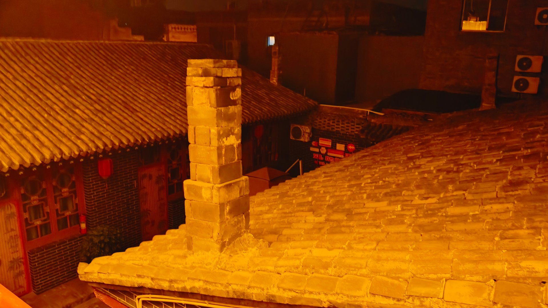 看《怒江》手机没电了，平遥的晚上还是很冷的，身着短袖的我只能硬撑着，经历了4个多