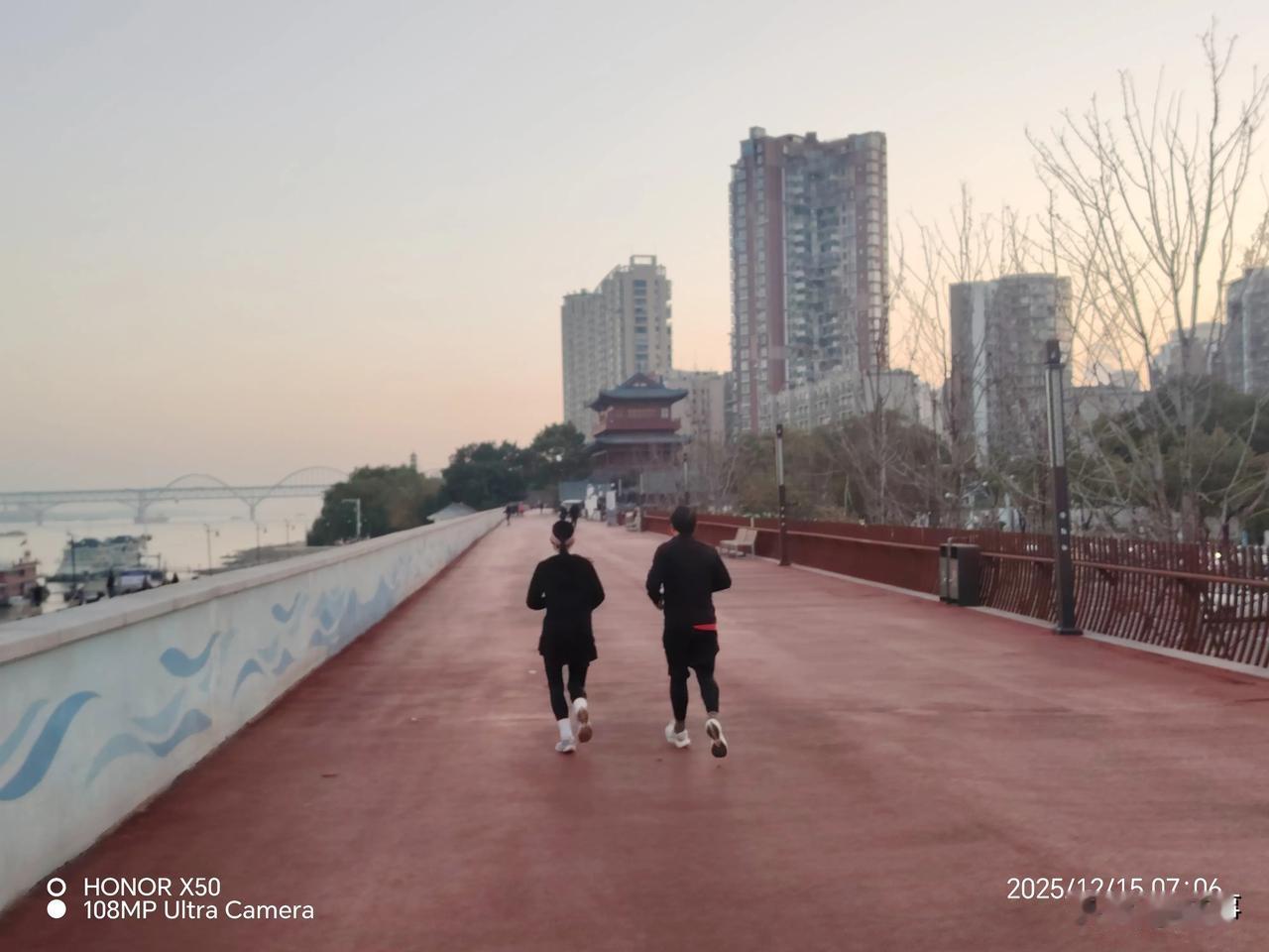 你觉得哪些东西最不该涨价最不该涨价的是人们生活必须品