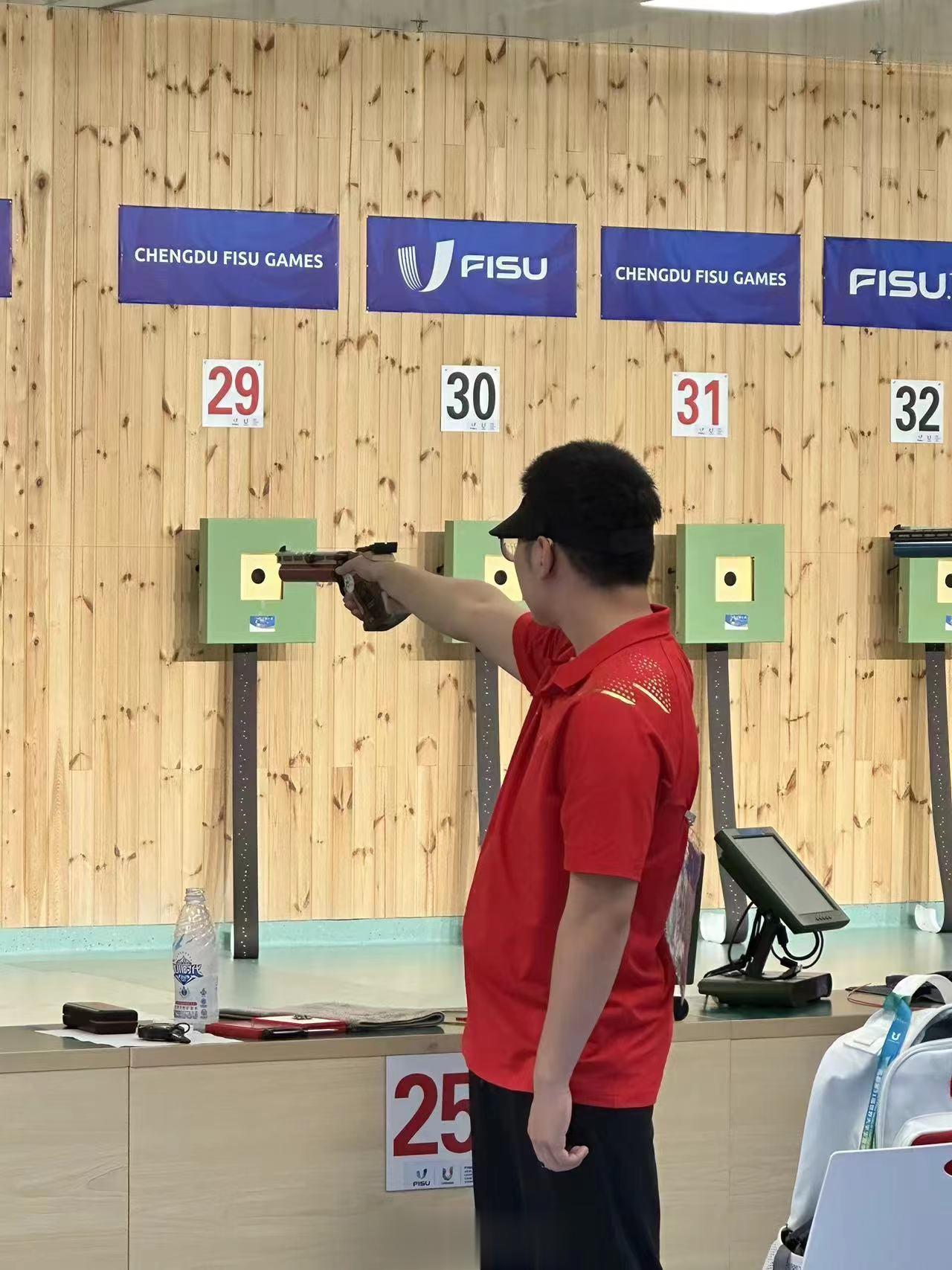 【#安徽选手胡凯获男子10米气手枪团体亚军#】8月1日上午，第31届世界大学生夏