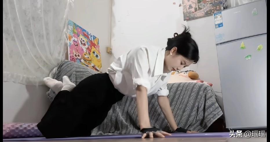 做钻石俯卧撑，简单高效