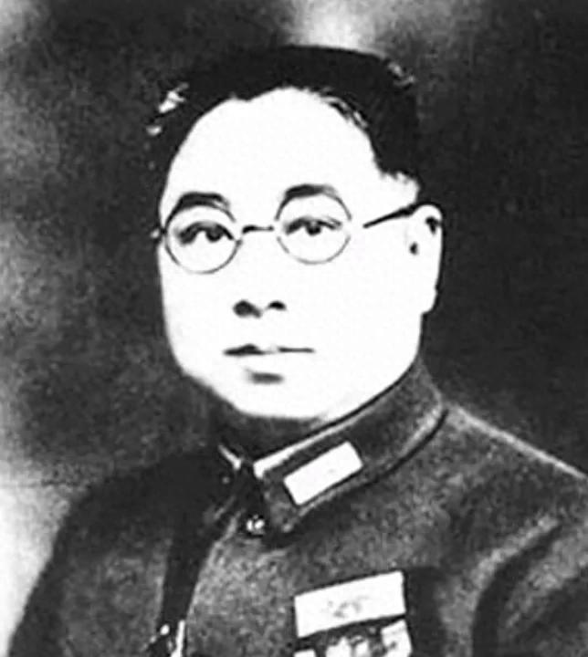 张辉瓒三名部下被俘后投奔红军，25年后全部成长为开国将军，他们各自经历了哪些传奇