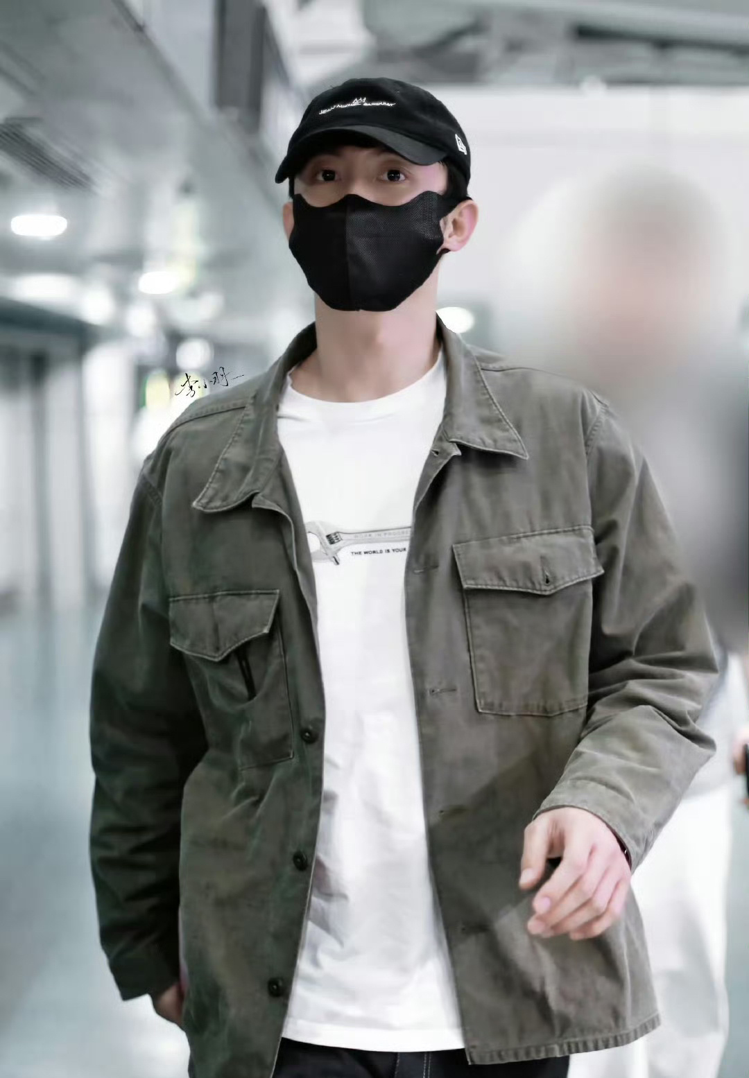 黄景瑜飞西双版纳进组《明川有知夏》，期待喽！ 