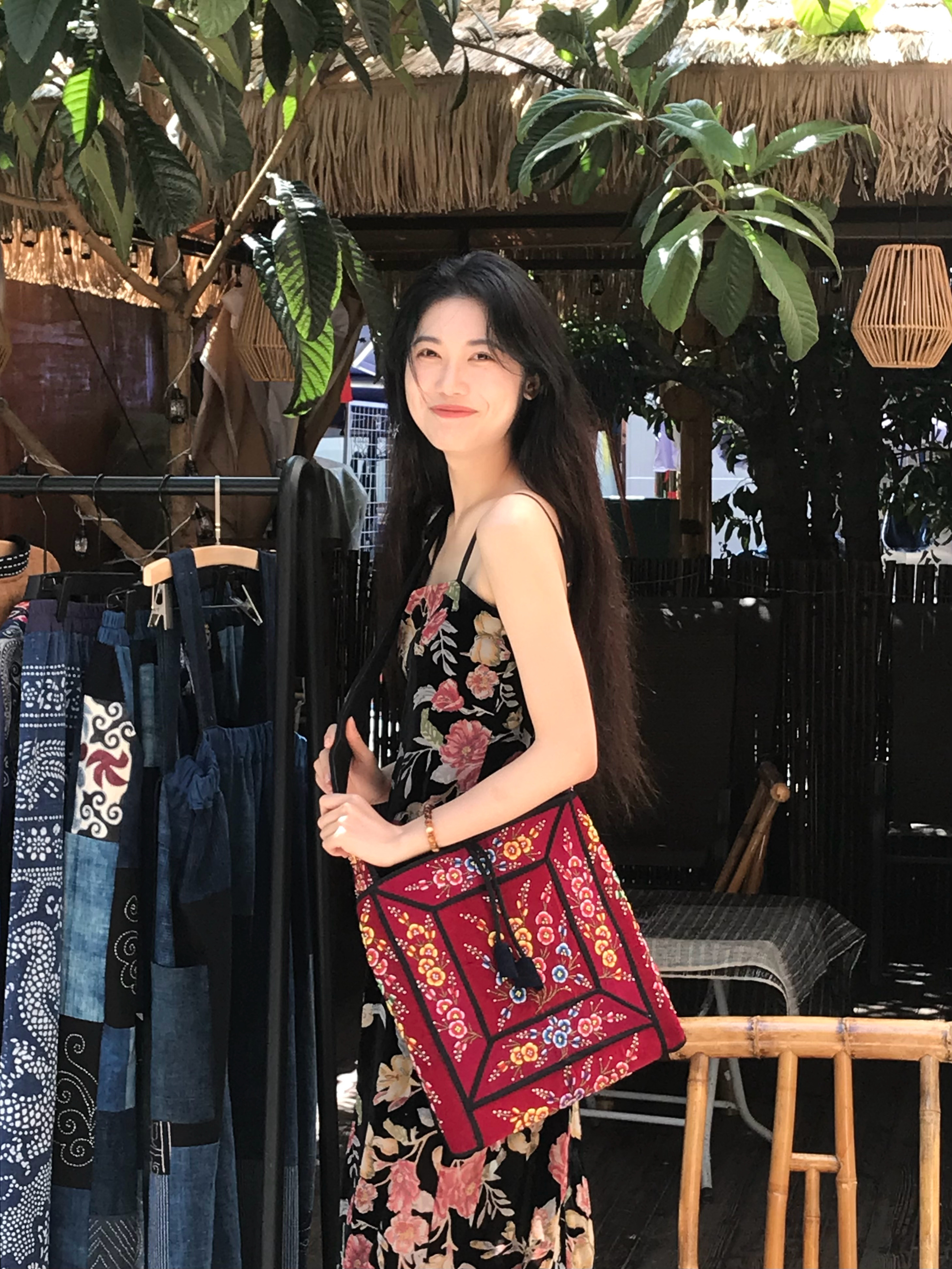 逛了凯里非遗集市淡季好舒服刚进去看到一家很好看的店社恐不敢问能不能拍照店主姐姐就