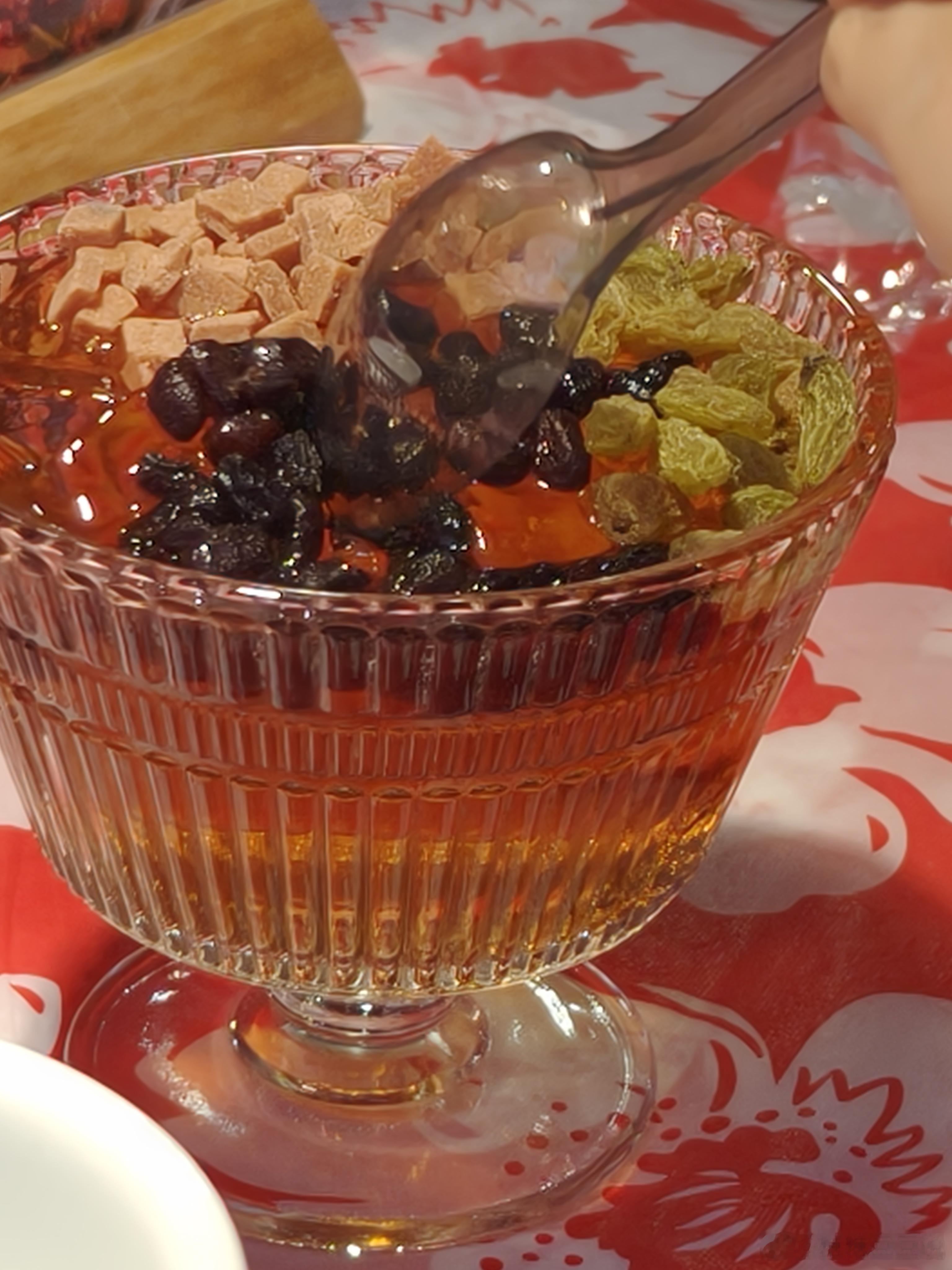 解锁奇葩早餐组合：皮皮虾配冰粉！我觉得好吃才是硬道理，咸甜碰撞太绝了，早上吃这个