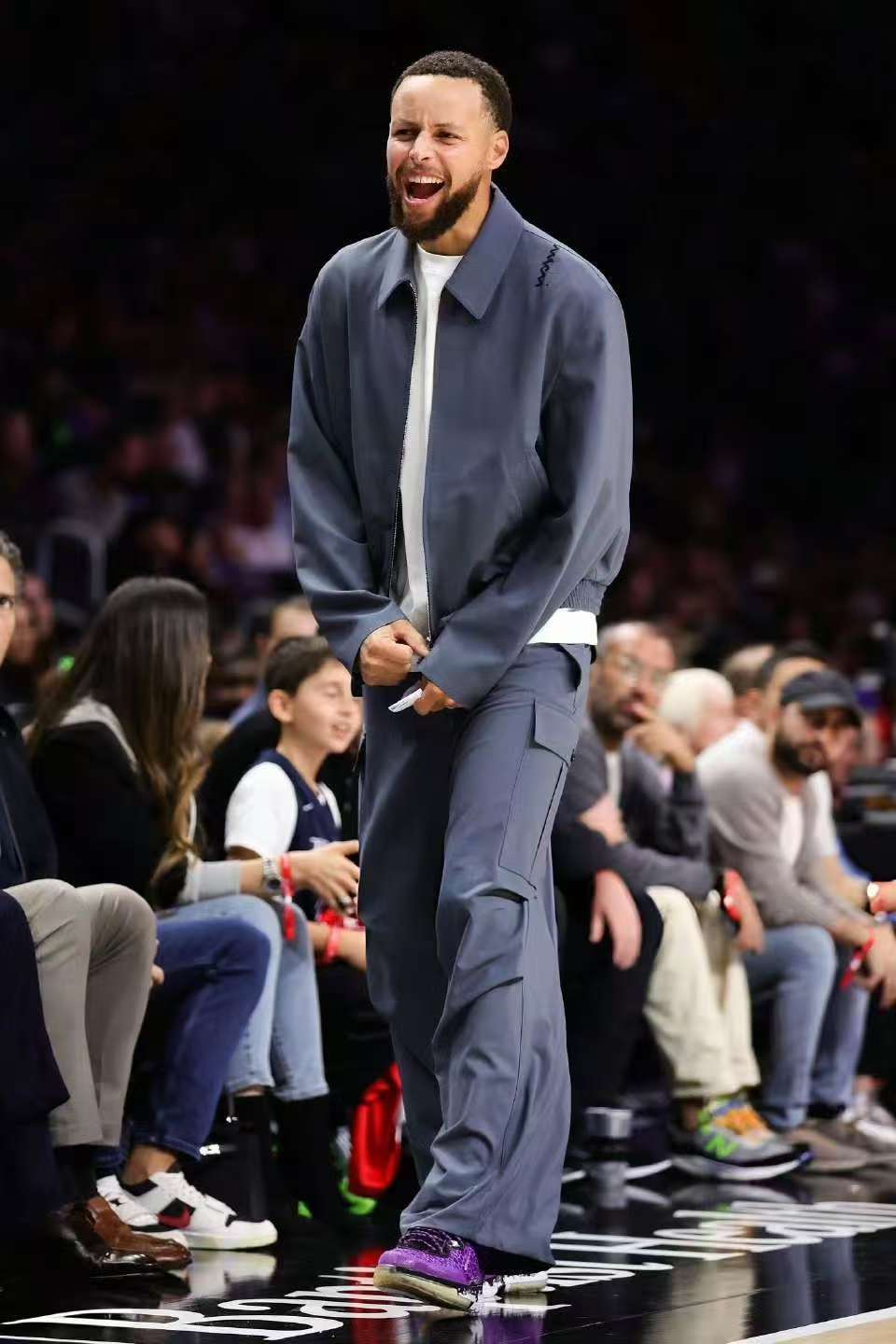 年初拍了一组WOW 1 魔鬼鱼的图一直没发昨天还在聊库里今天不打的话场边会穿什么