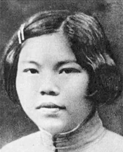 1941年，女烈士在监狱里生下一个女婴，她虚脱的挤不出一滴奶来喂饿得大哭的孩子，