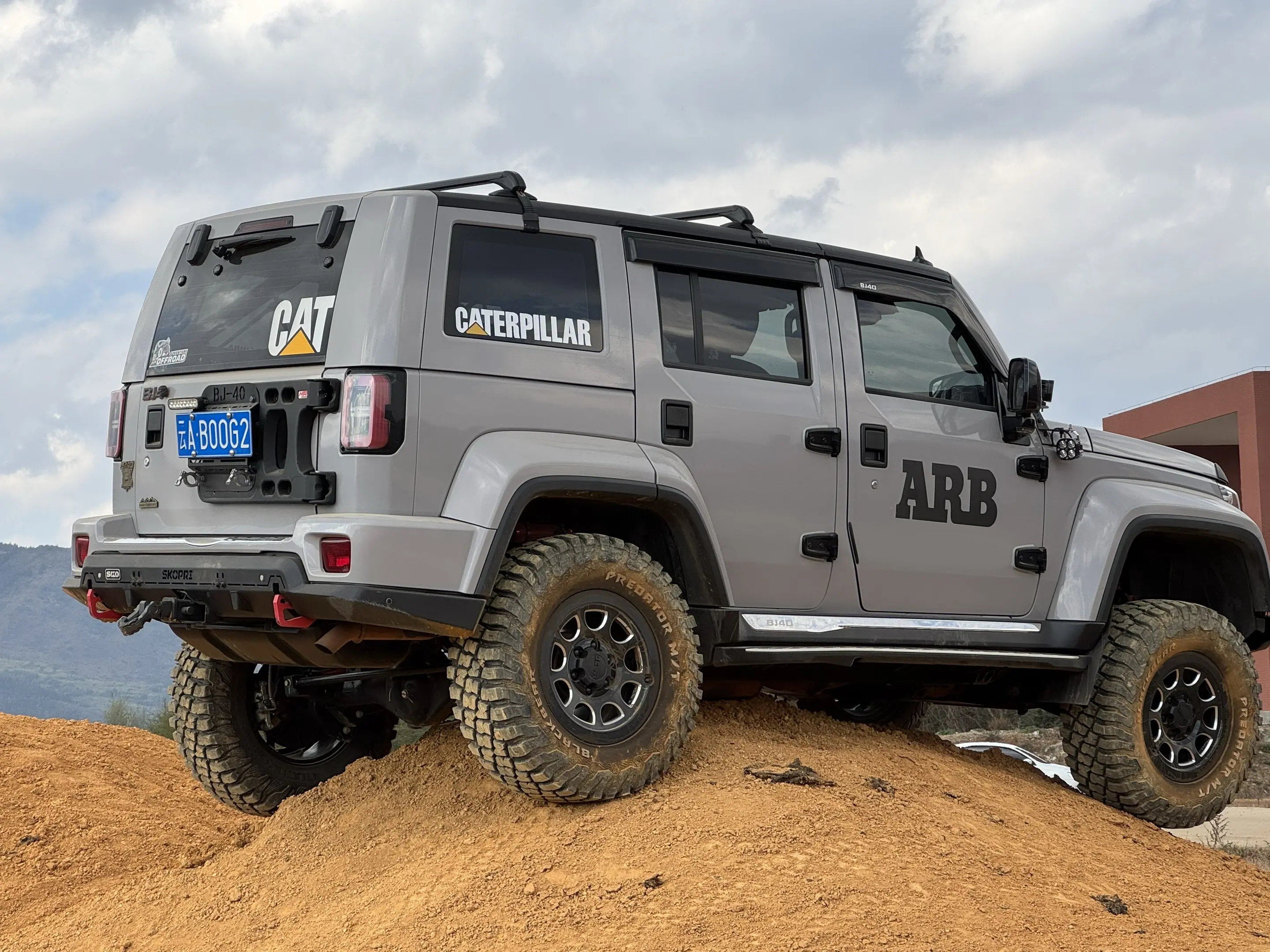 北京40和土堆很搭。bj40