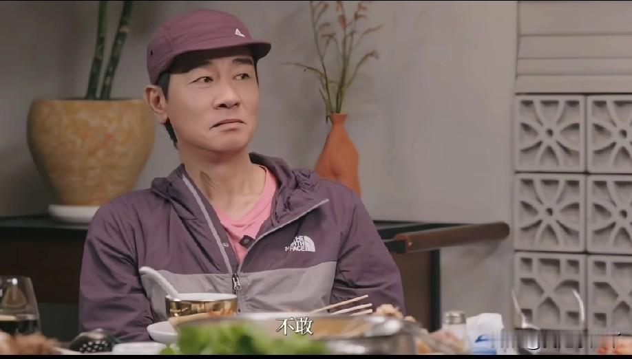 原来陈小春“怕”林忆莲啊！这真是没想到啊？平日里在荧幕上气场拉满的“山鸡哥”，一