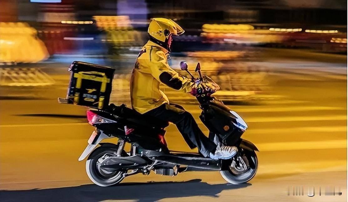 听说即将要查电动车限速，
我着实吓出了一身冷汗。
大家想想骑电动车的都是普通收入