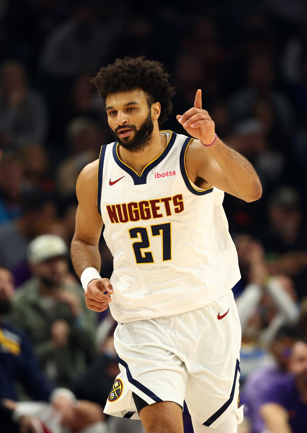 谁说约基奇没帮手？

对阵步行者，穆雷25投19中，三分球11投10中，爆砍52