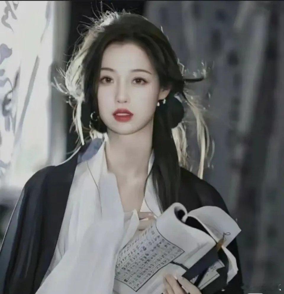 救命感觉虞书欣这个造型真的好好看，完全颠覆了她甜妹的概念，有一种清冷的美 ​​​