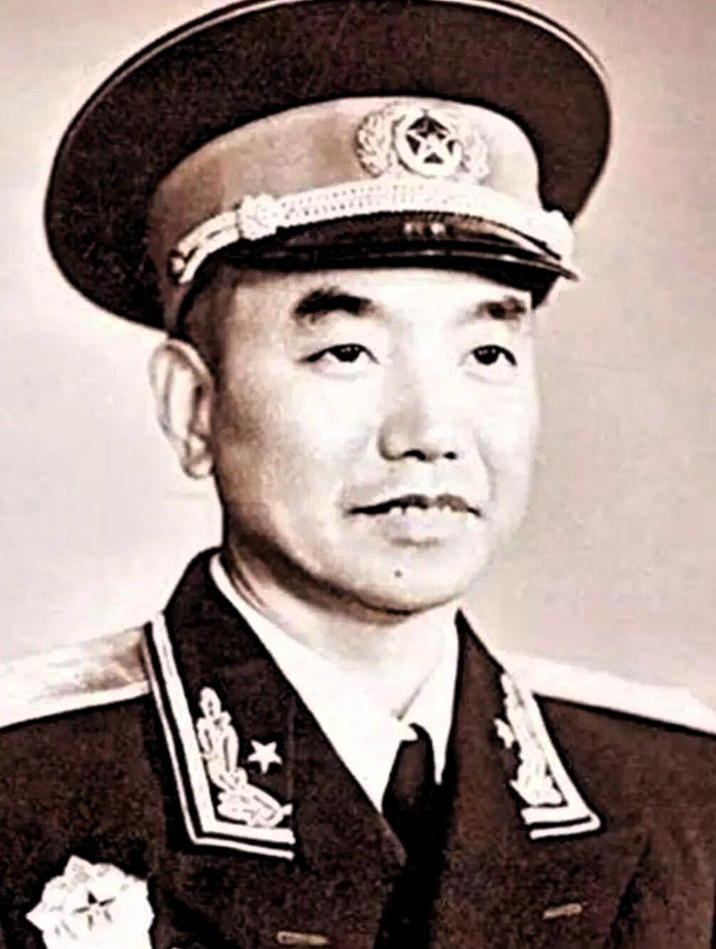1958年反教条主义运动中萧克蒙冤。
新中国成立初期，萧克主持军队训练工作，在学