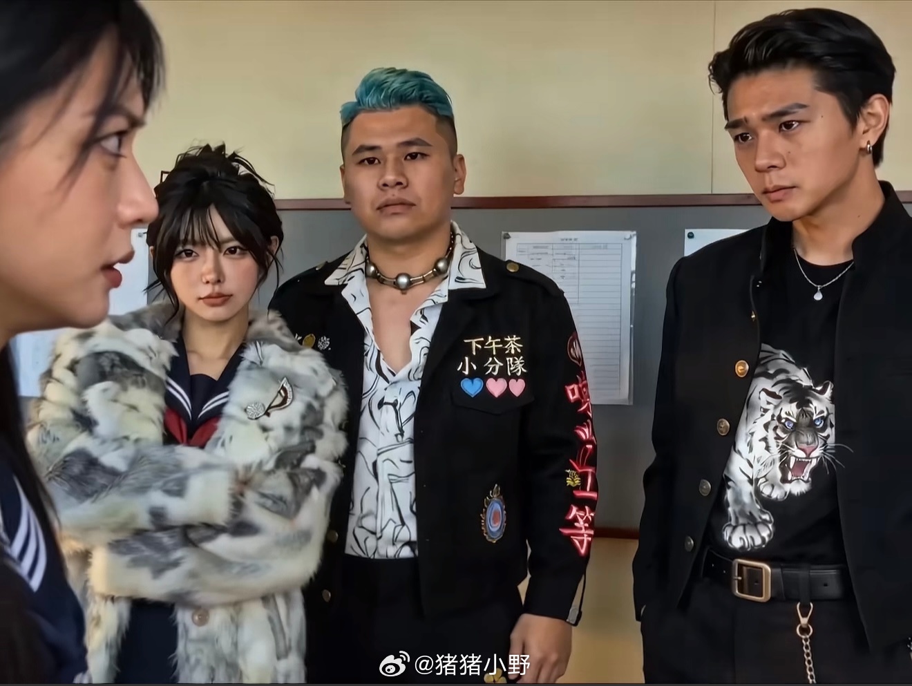 100点赞买这套衣服 哈哈哈哈哈哈 