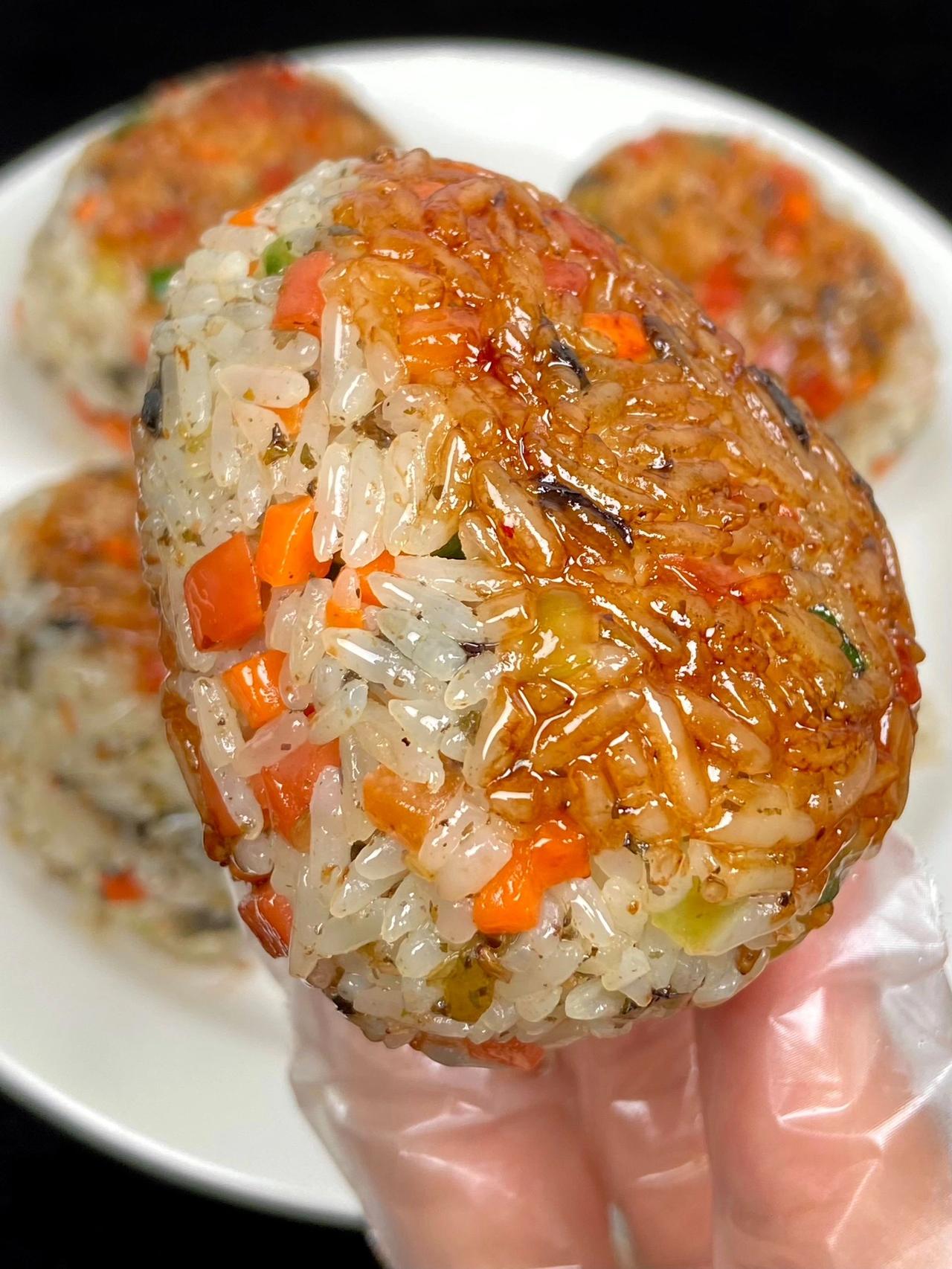 连吃3天！！！这个真的巨巨巨好吃！
今天吃：日式蔬菜饭团
家人们！家里有剩米饭的