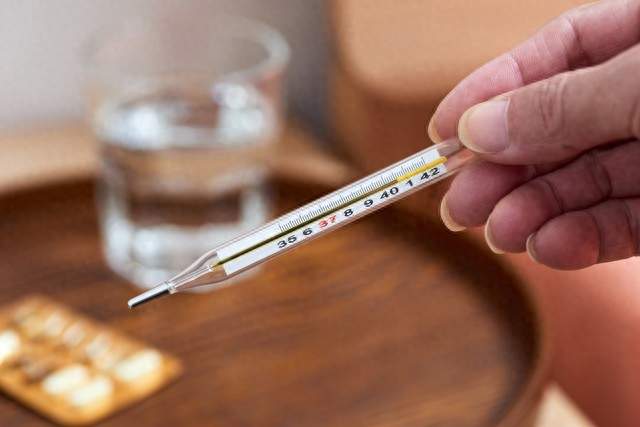 甲流H3N2来势汹汹，从发烧到病危仅一周，出现这2个信号别硬扛