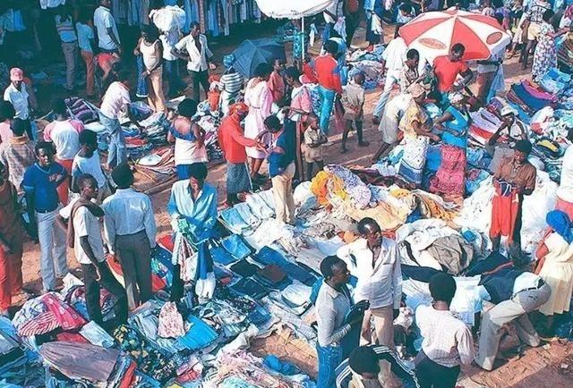 中国人捐赠的“旧衣服”，漂洋过海到了非洲之后，变成了什么样呢？知道真相后的你还愿