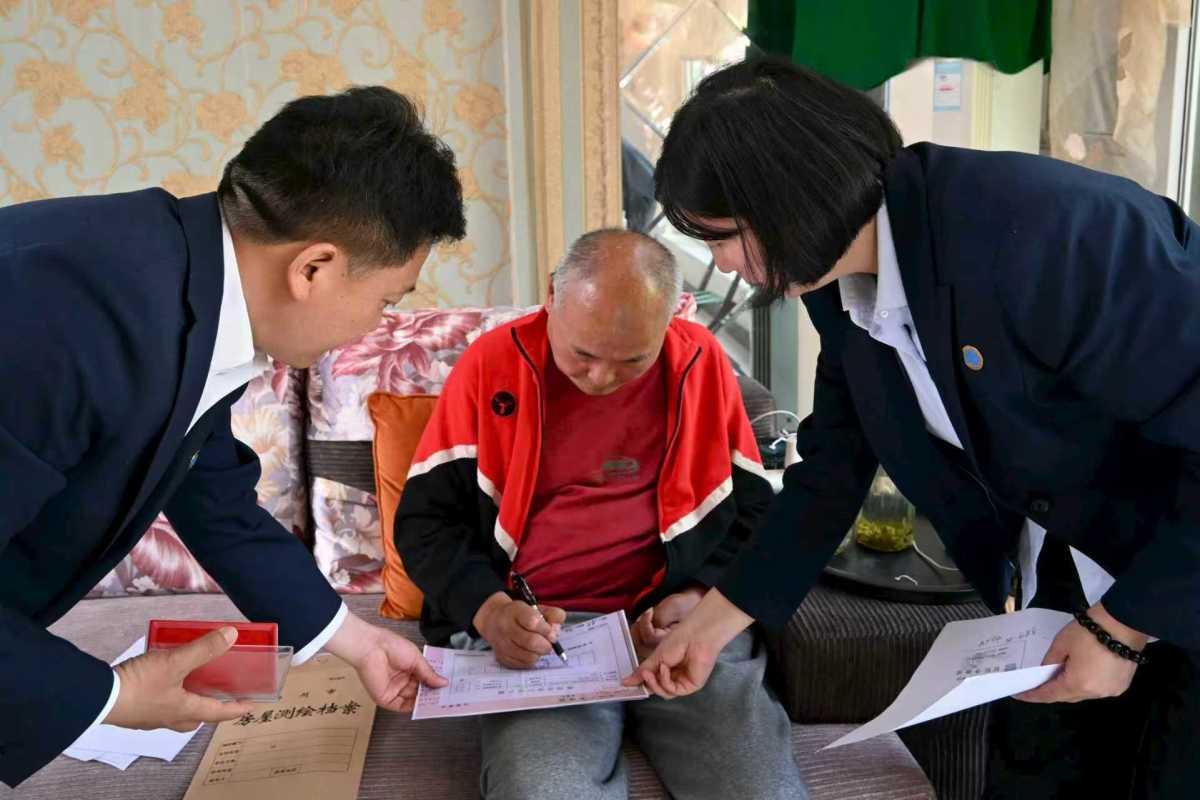 便民服务暖人心，智绘万家显担当 ——郑房测绘公司开展上门服务为群众解难题