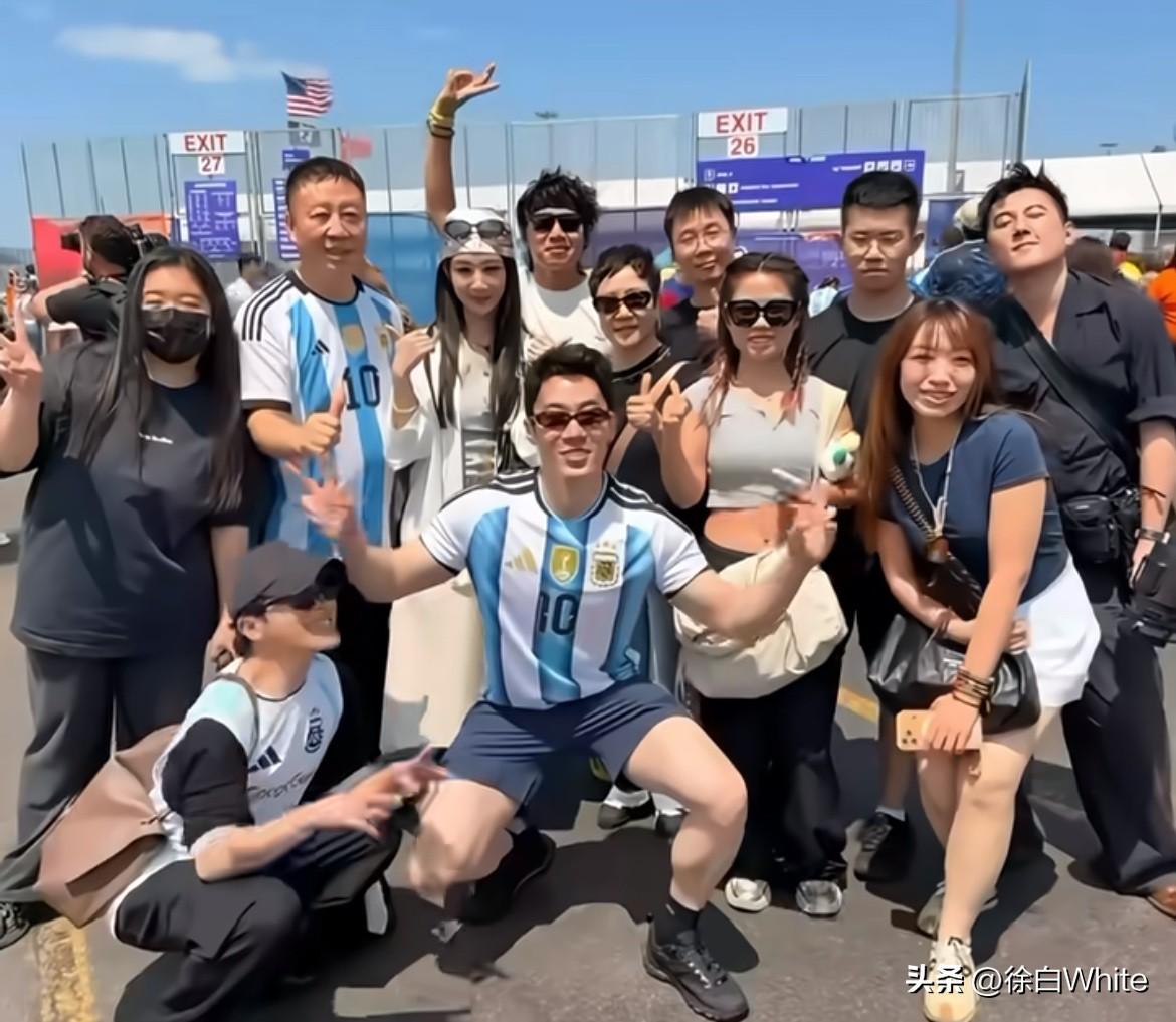 7月20日，杨紫人真好，不仅带团队所有人一起看世界杯，而且面对想要合影的路人粉，