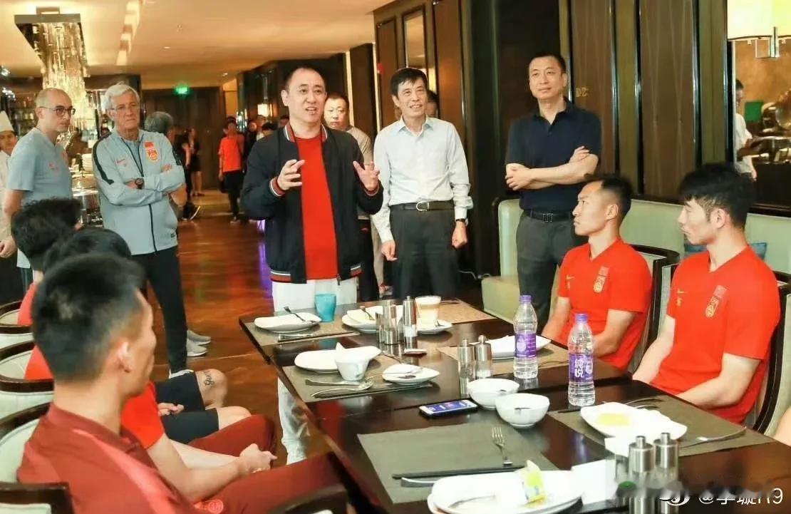 太牛掰！可以载入中国足坛史册的足球大咖——

1，中国足坛泰斗——年维泗

2，