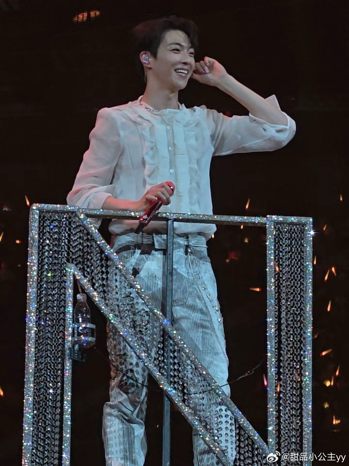 汪苏泷说喜欢陈立农不后悔2026年6月27日陈立农“青春为名”北京收官演唱会上，