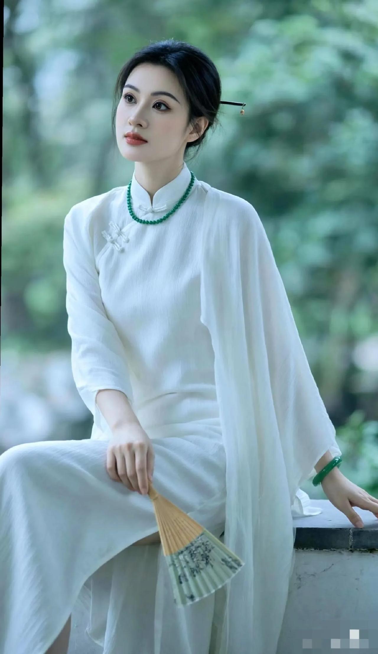 久闻各位联友才高八斗，对仗精妙！
我得一下联，意境清幽，却始终寻不到相配的上联，