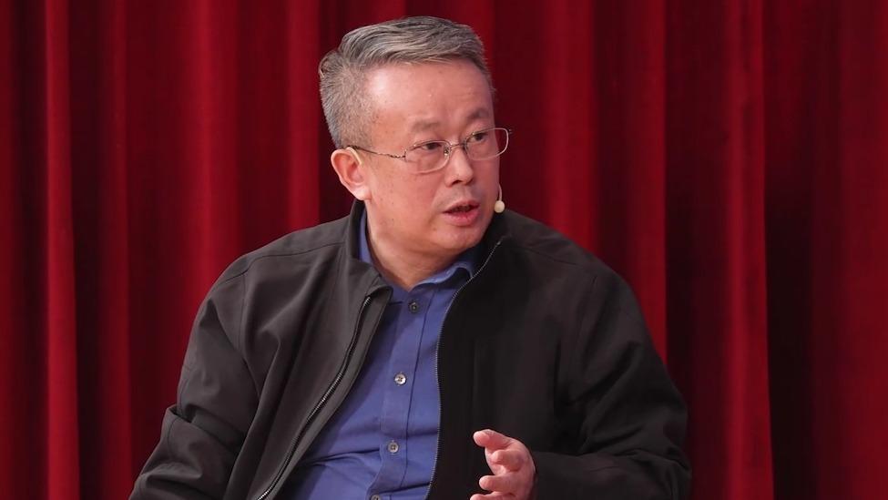 项立刚一句话戳破了美国AI算力泡沫。
 
项立刚指出美国AI最大的问题是算力与模