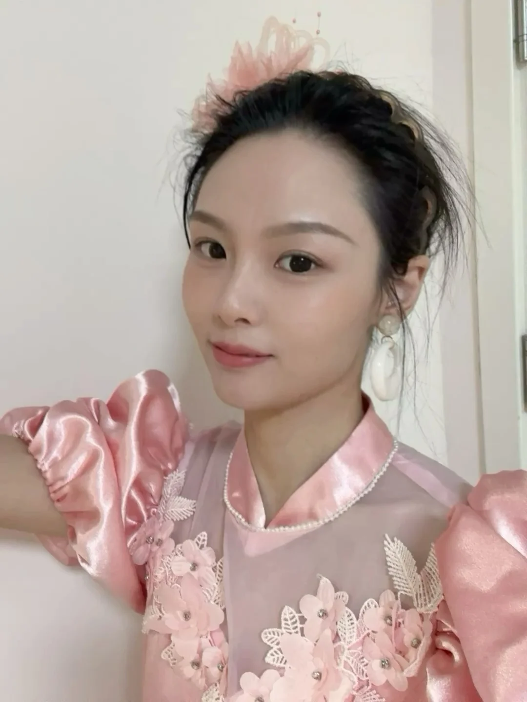 试试港风的婚纱 .