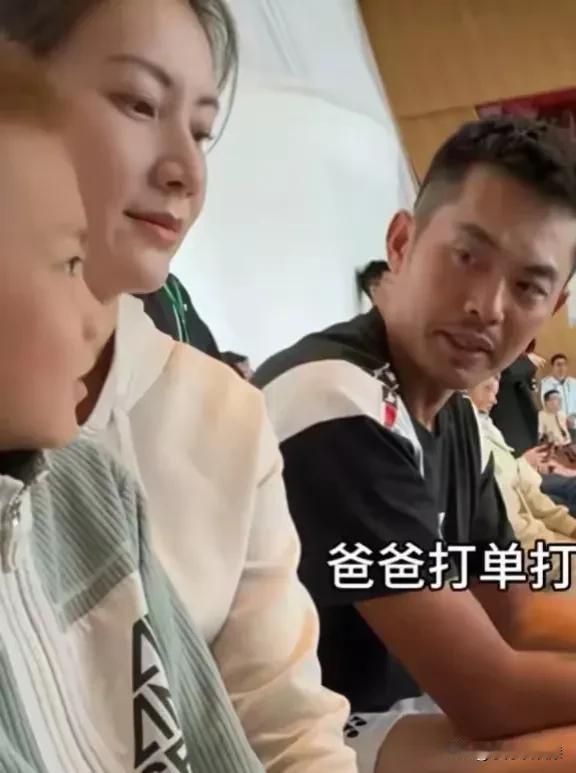 曾经羽坛的“神雕侠侣”，在男主出轨后，一切都变了，变得名存实亡，变得眼神冰冷，人