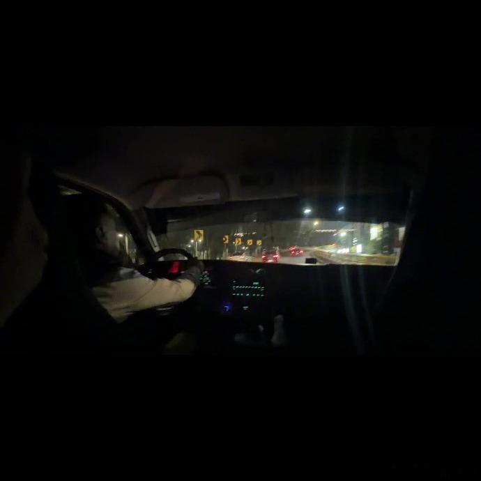 😔退钱哥刚落地墨西哥就被骗了，这见面礼也太硬核了吧！🚗 他出机场被出租车柜台