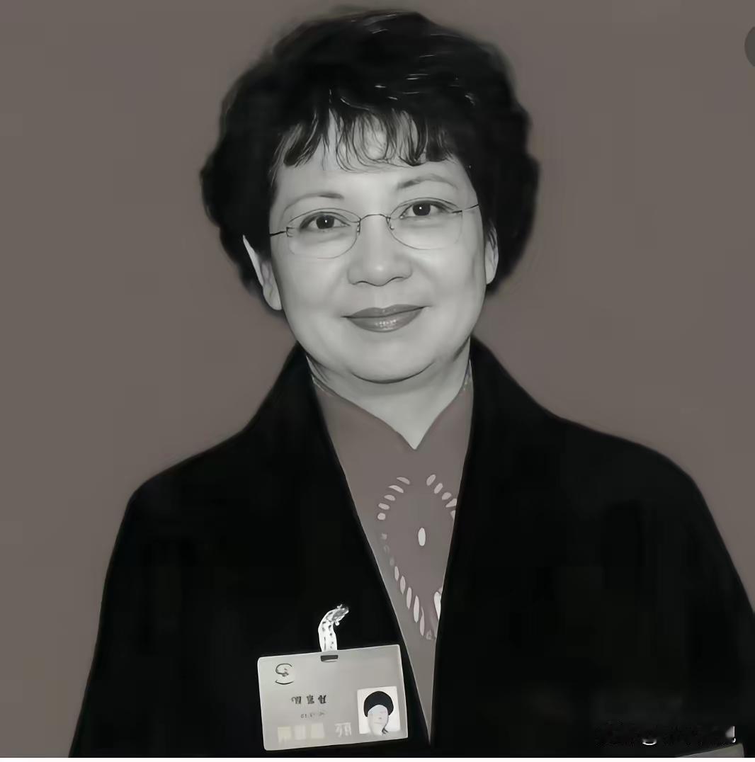 李维康走了。

她演了一辈子戏，韵梅那个角色让很多人记住了她。

可京剧现在真不