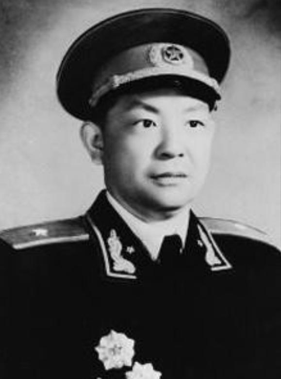 1955年，四野王牌军副军长只评少将，8位老战友联名写信帮他争军衔，罗帅坦言：这