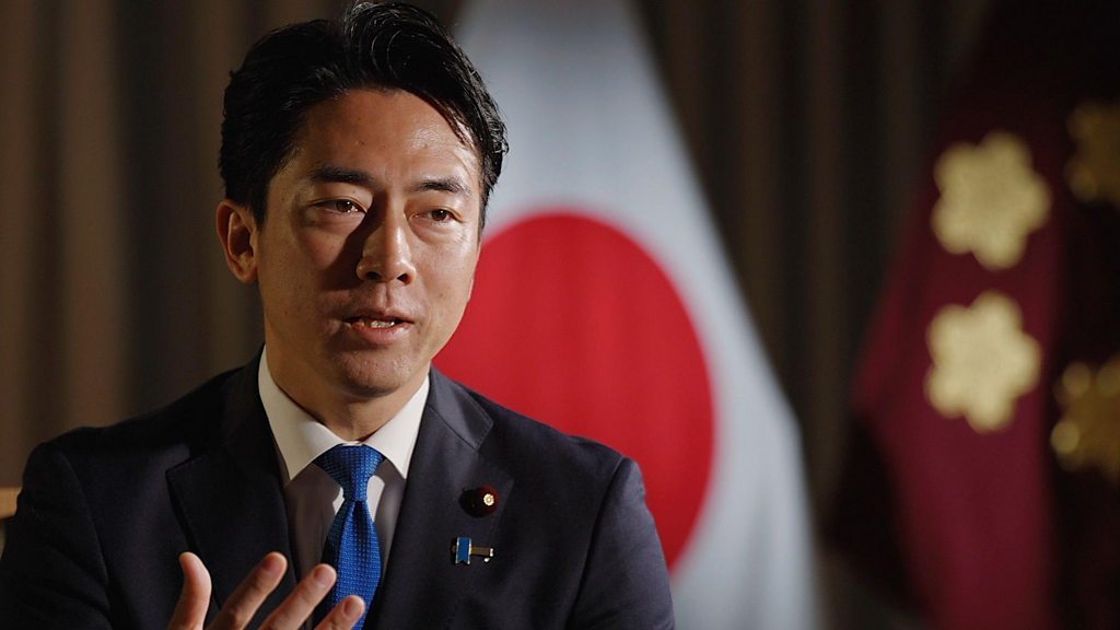日本防卫大臣小泉进次郎近日公然宣称，日本必须毫无禁忌地讨论核政策，暗示应重新审视