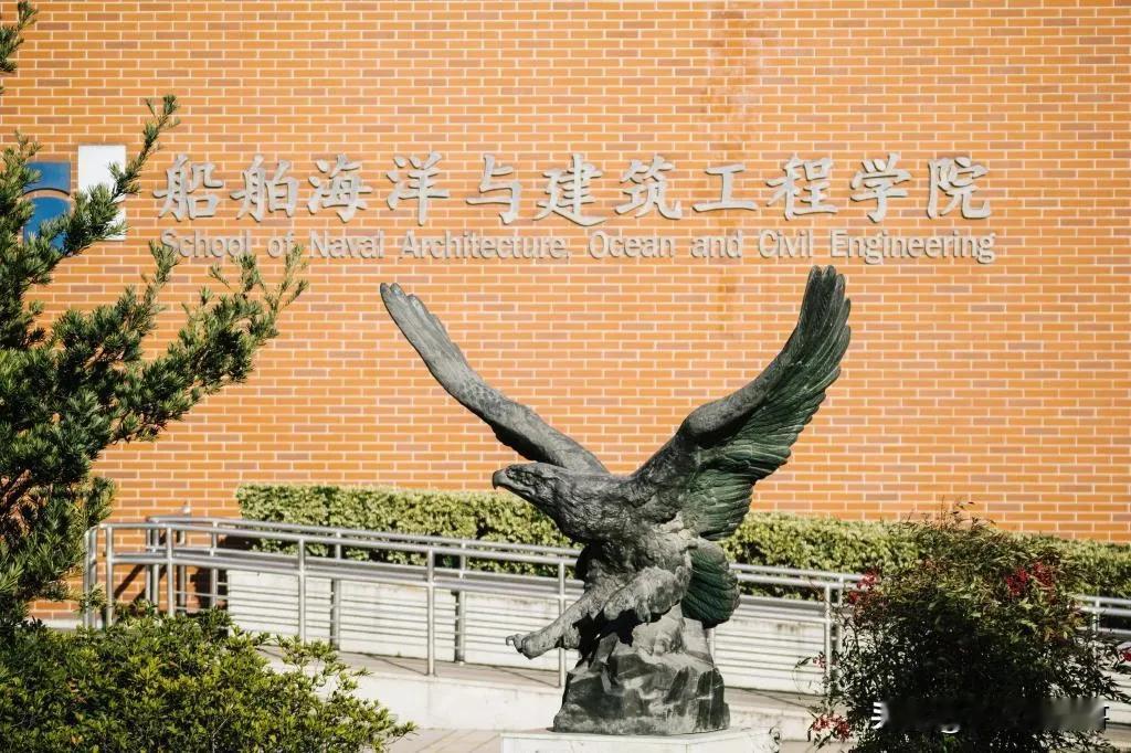 现在很多孩子应该都能查到录取院校了，有的通知书也收到了，今年船舶与海洋类专业录取