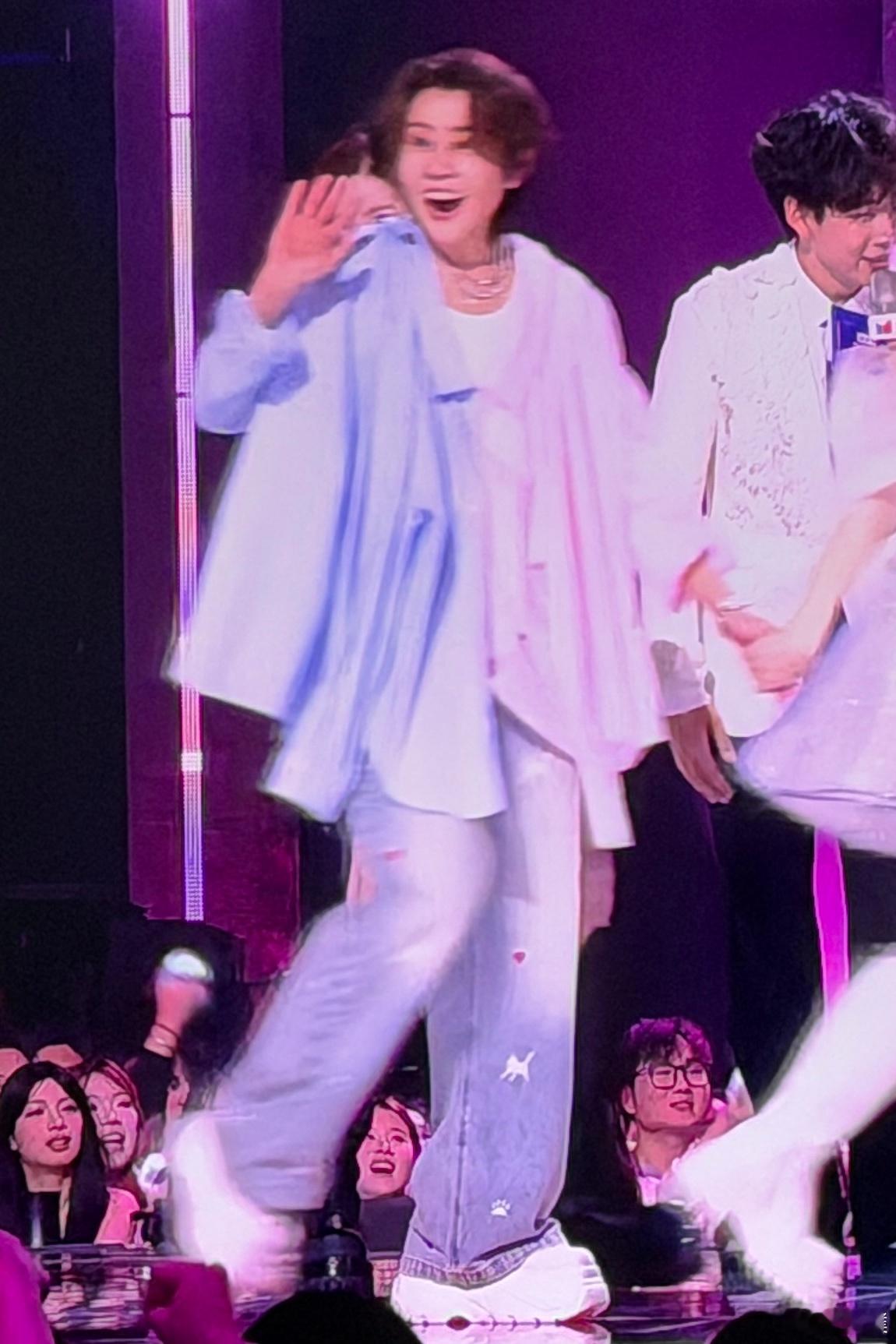 王濛对齐思钧说：“抱一下吧，她们都没人抱你，就我敢抱。”太real了乘风2026