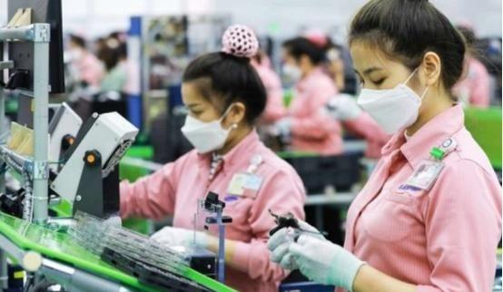 过去这几年，佳能关掉国内工厂转向越南布局，三星把手机产能陆续迁往北宁省，阿迪、耐