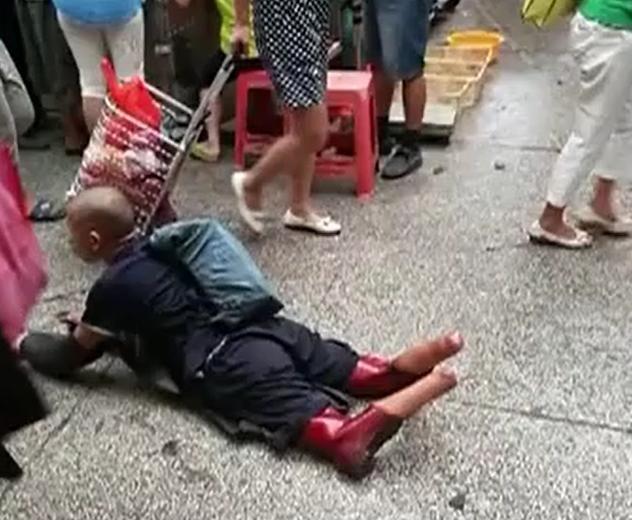2016年，广州男子买菜时，偶遇双脚被截断的乞丐，仔细辨认下发现，这竟是失踪12