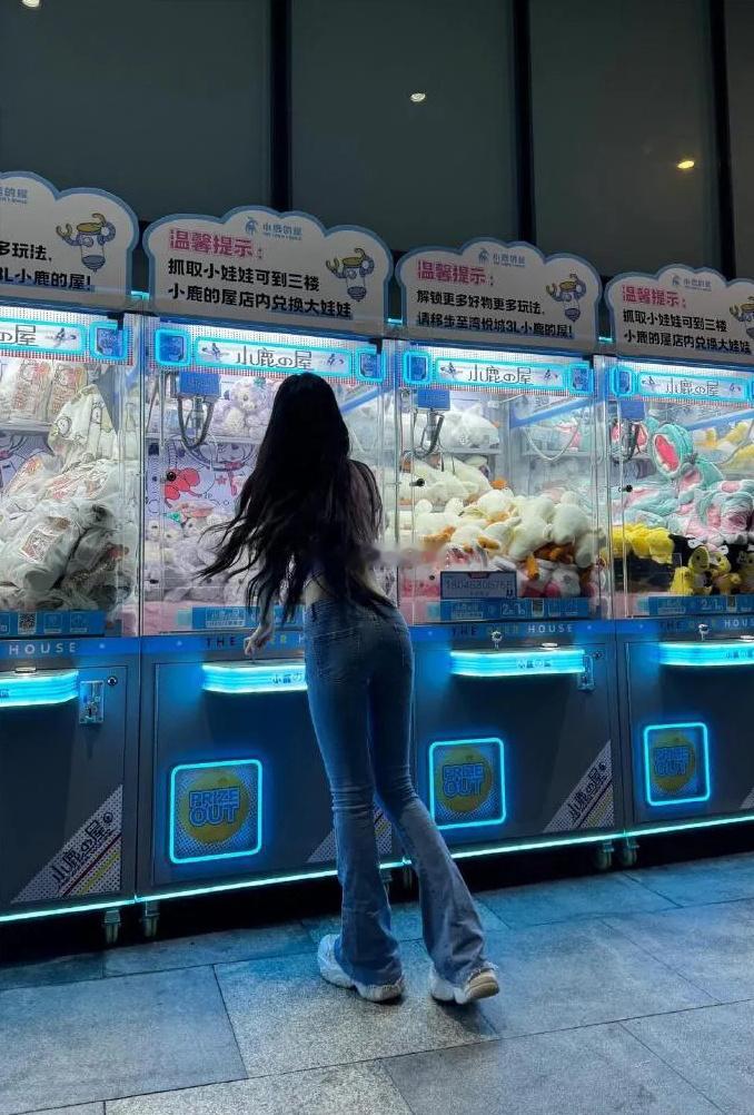 小S二女儿Lily晒身材照，臀部翘到可以顶一瓶汽水了耶[666] ​​​