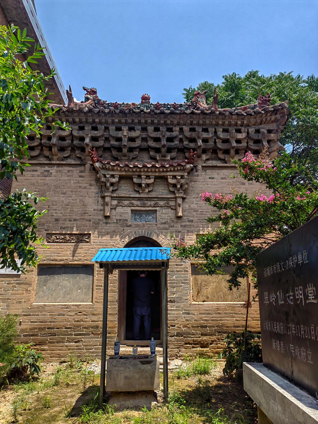 山西新绛小众顶级砖构古建——翠岭仙姑明堂
建在村中民居夹缝中，俗称姑姑庙 
​始