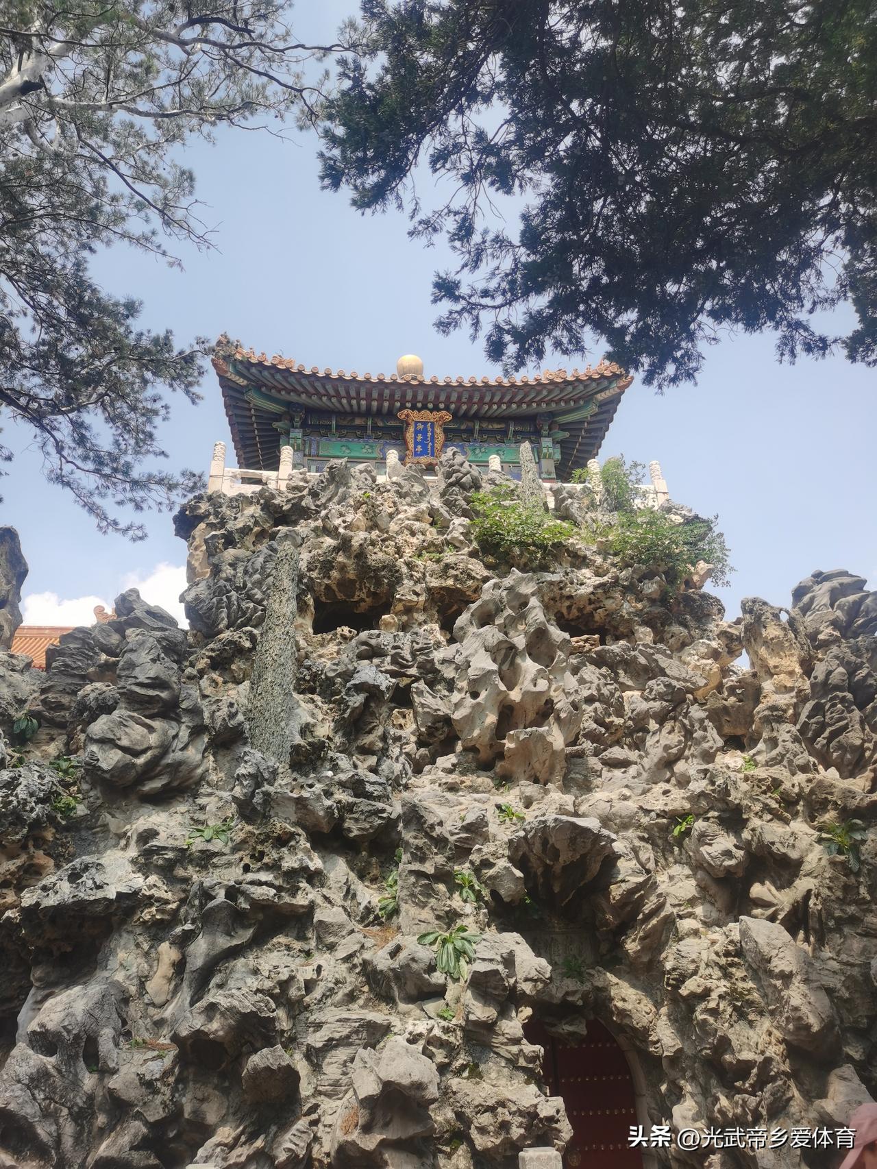 对于董路你们内心的评价是什么?中国足球开创一种新的青训路线的人，值得尊重