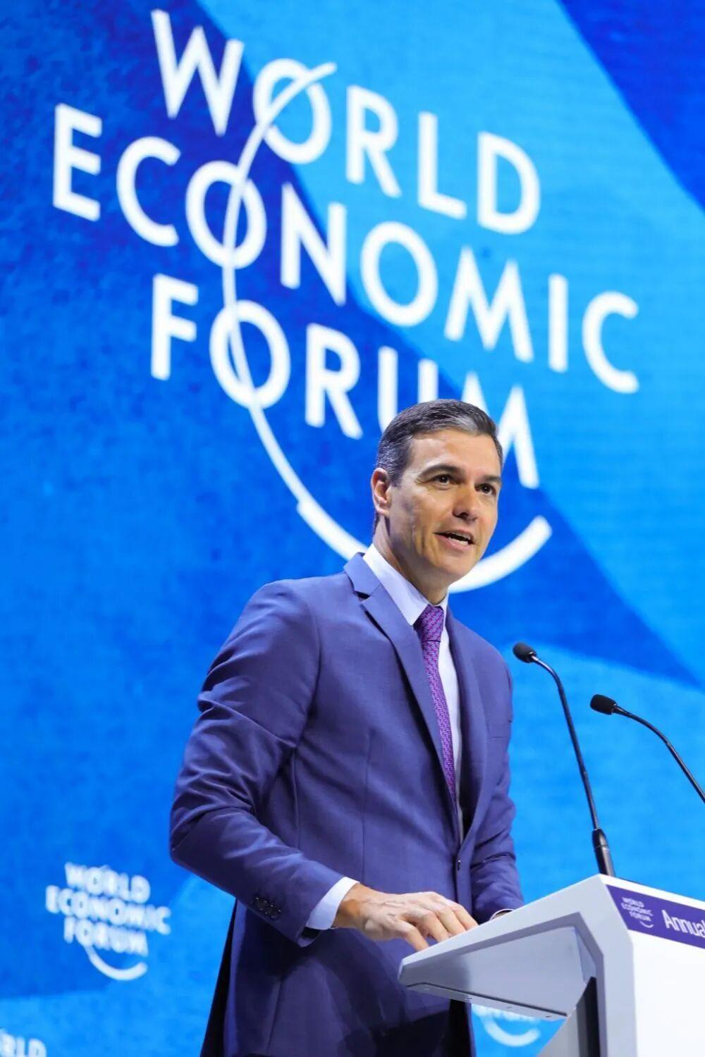 3月24日，据央视新闻直播间报道，昨天，西班牙首都马德里大量的市民走上街头举行抗