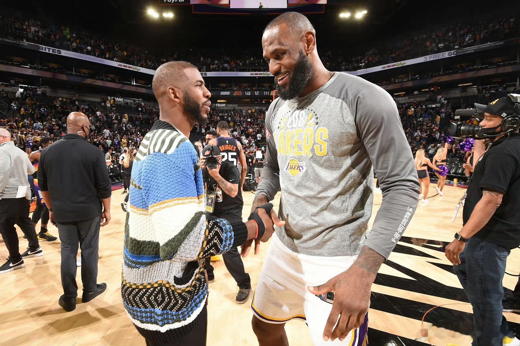 下赛季，詹姆斯和保罗将成为NBA现役唯二的两个40岁球员[嘻嘻][嘻嘻]2003