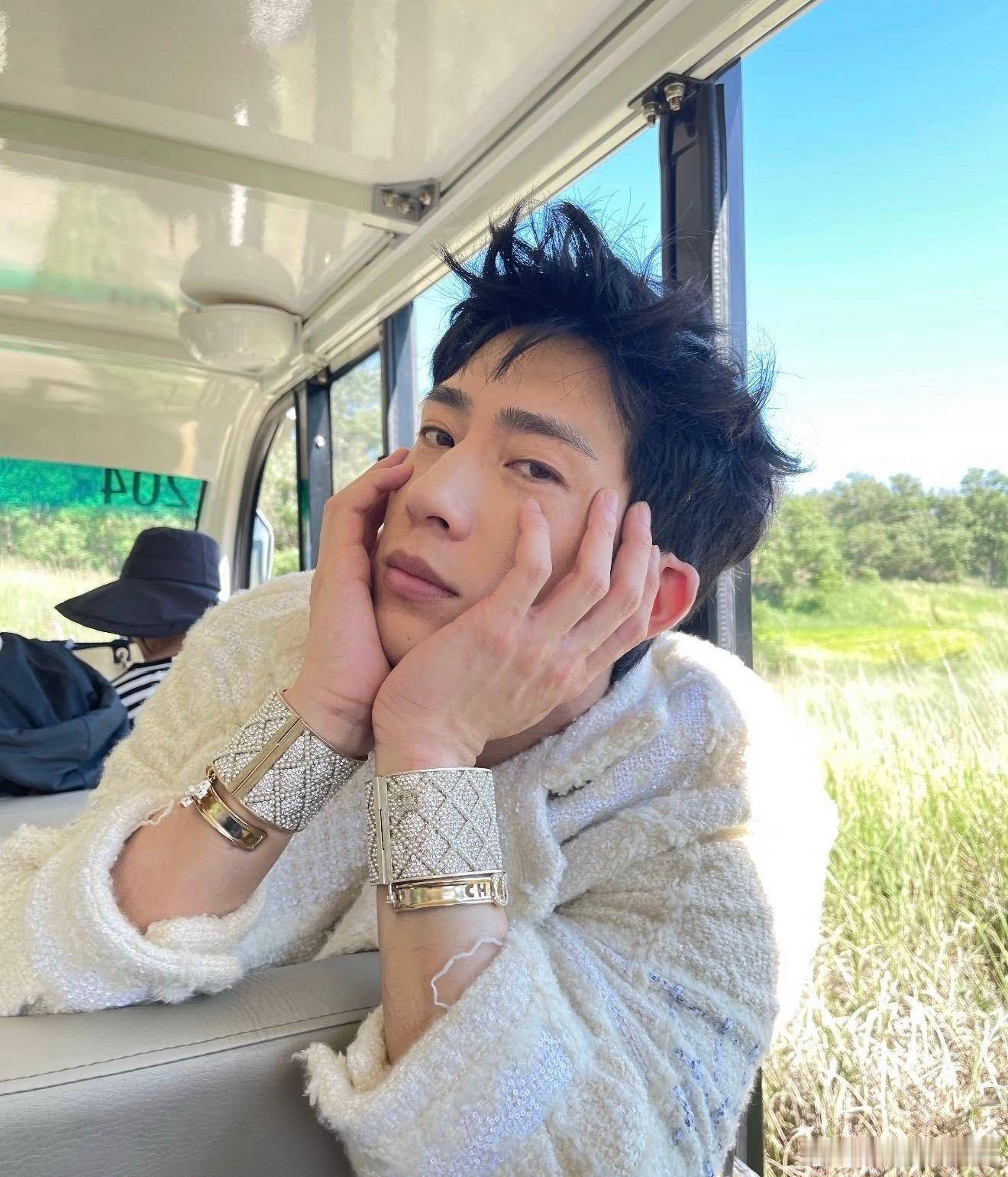 每当井柏然火一次杨紫就被考古一次从好男儿冠军、奶奶捡废品带大、手写体进字库，到《