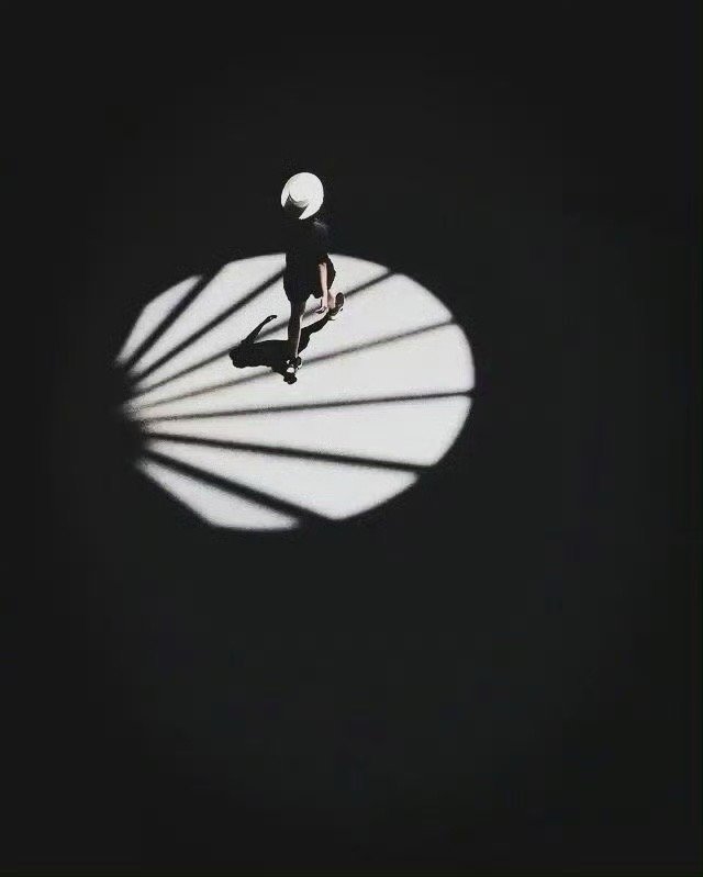 奶奶说：“能让一个女人上瘾的，不是男人的才华，相貌与金钱，而是他身上特有的真诚和