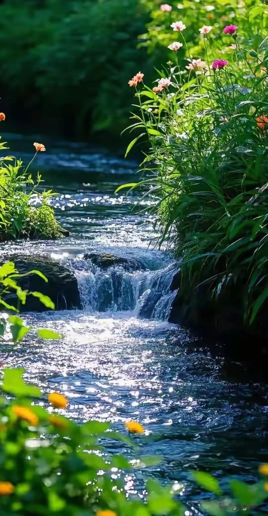上联:山肥雾厚林中寂
下联:水瘦石清涧底幽
横批:空谷幽暝